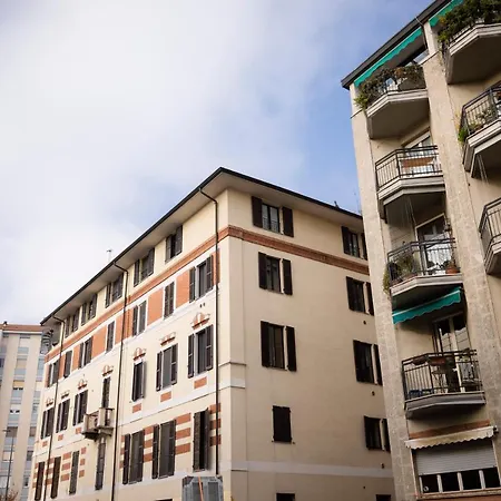 Ampio Bilocale In Zona Navigli/romolo * Milano