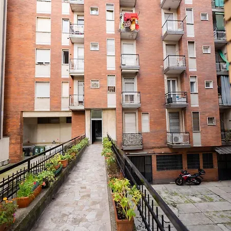 Ampio Bilocale In Zona Navigli/romolo Lejlighed Milano